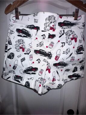 NEW WT Traci Lords Couture for Every Body XL Pin Up Shorts White/ Black Cartoon